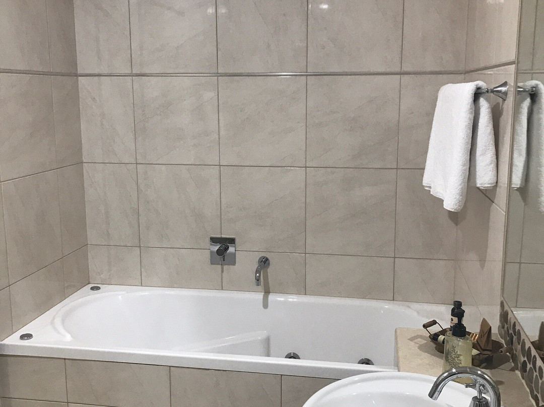 Adelphi Apartments主图