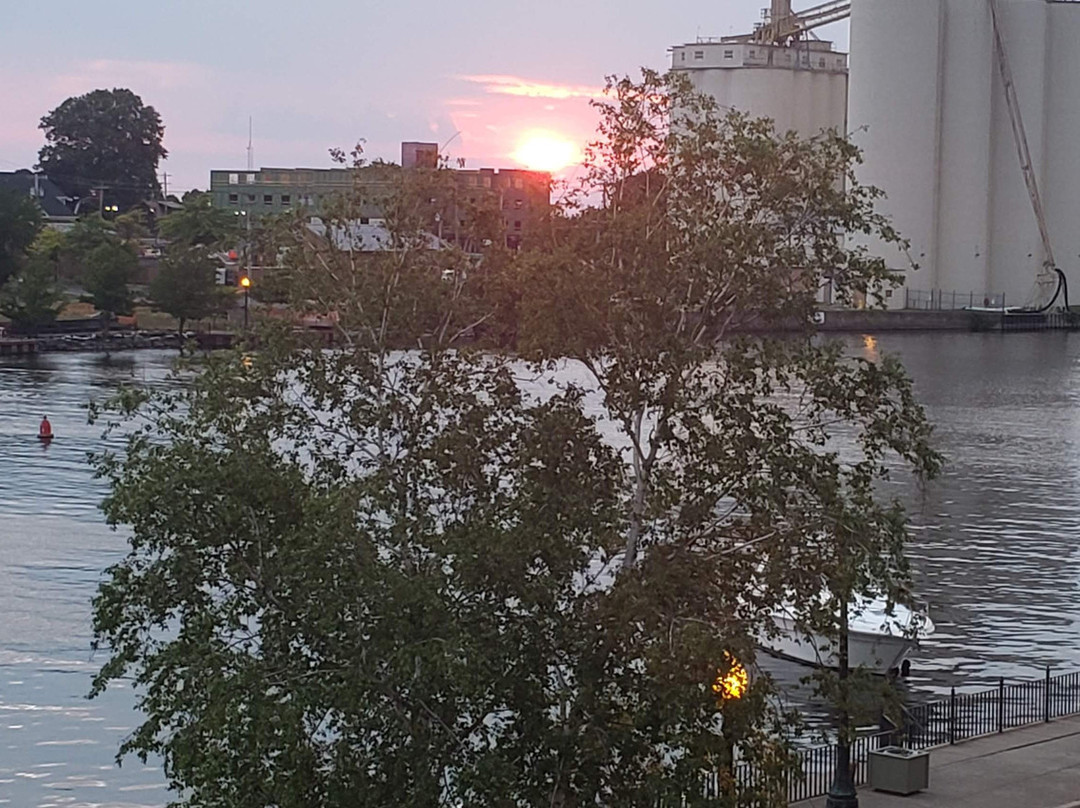 Best Western Plus Oswego Hotel And Conference Center主图