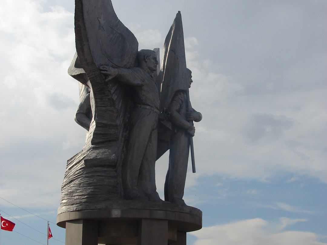 33 Sehit Anıtı-Bingol必去景点