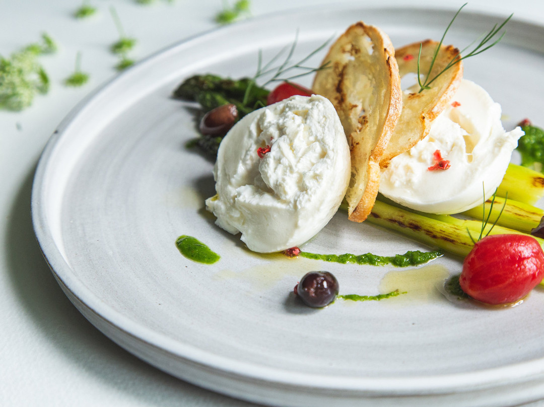 The Blue Door Kitchen and Inn主图