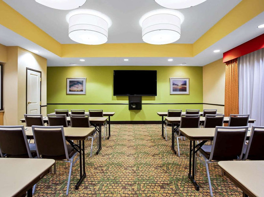 La Quinta Inn & Suites主图