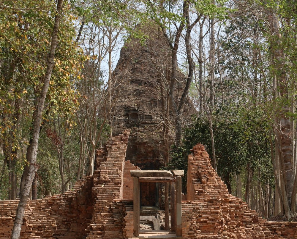 Prasat Yeai Poeun-磅同必去景点