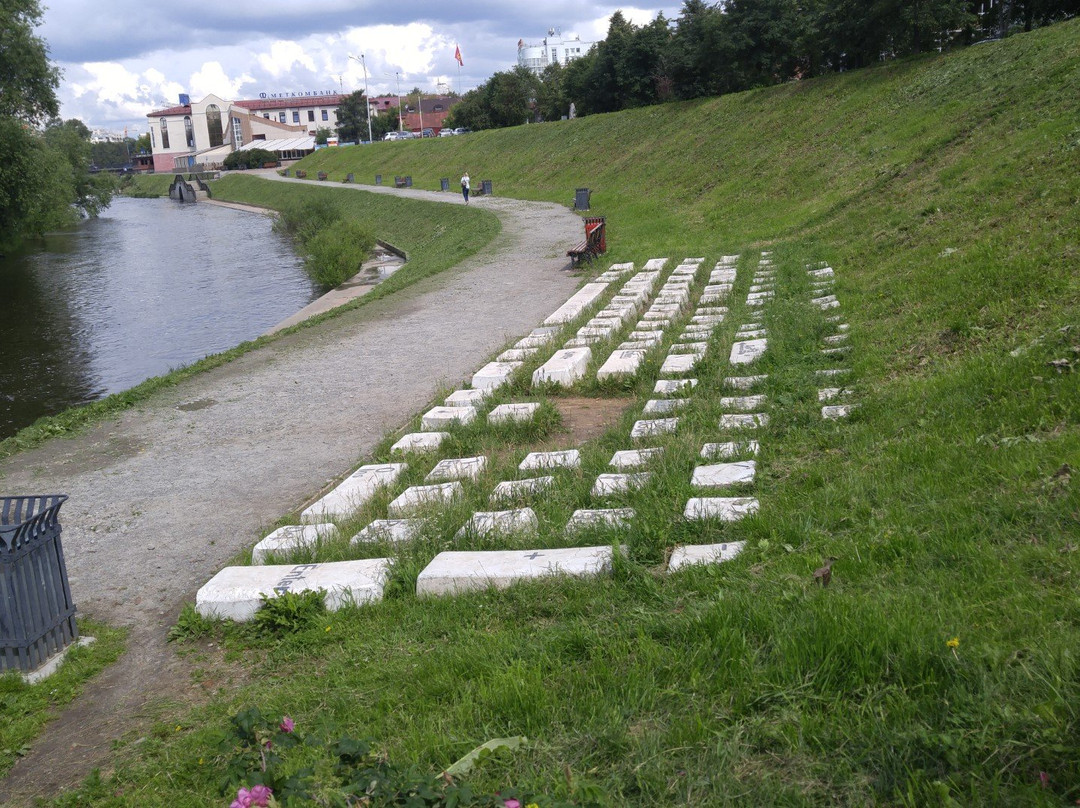 QWERTY Monument景点图片