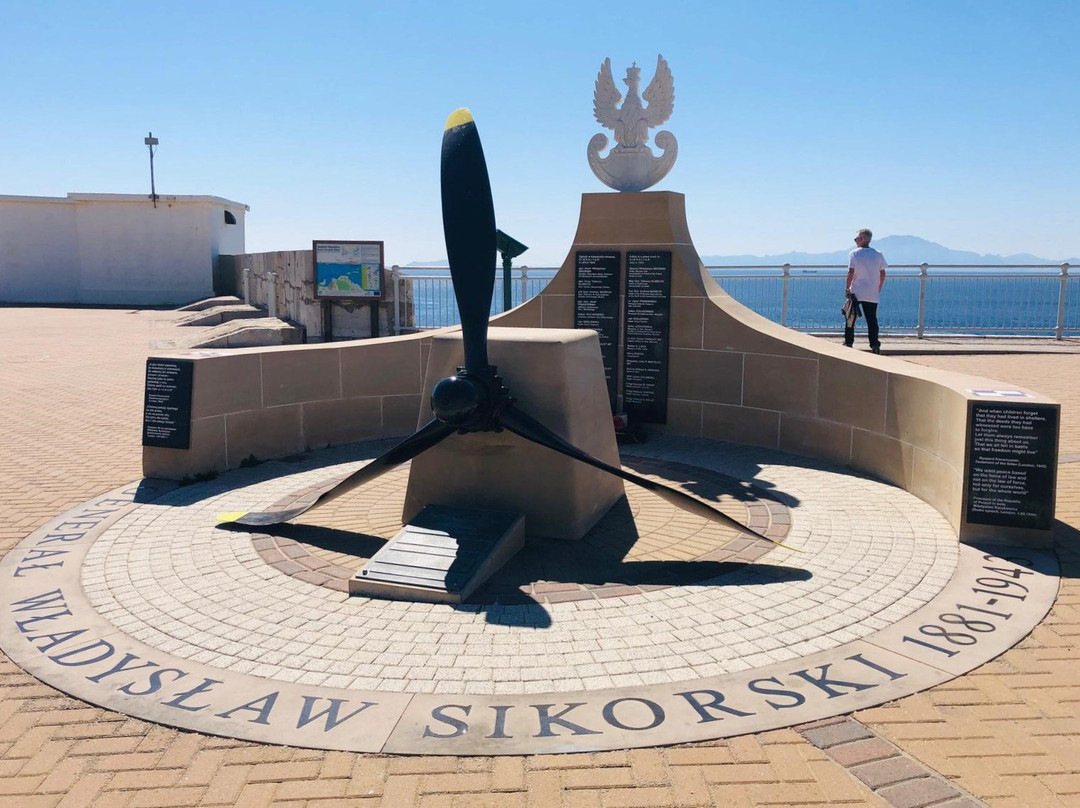 Sikorski Memorial-Gibraltar Town必去景点