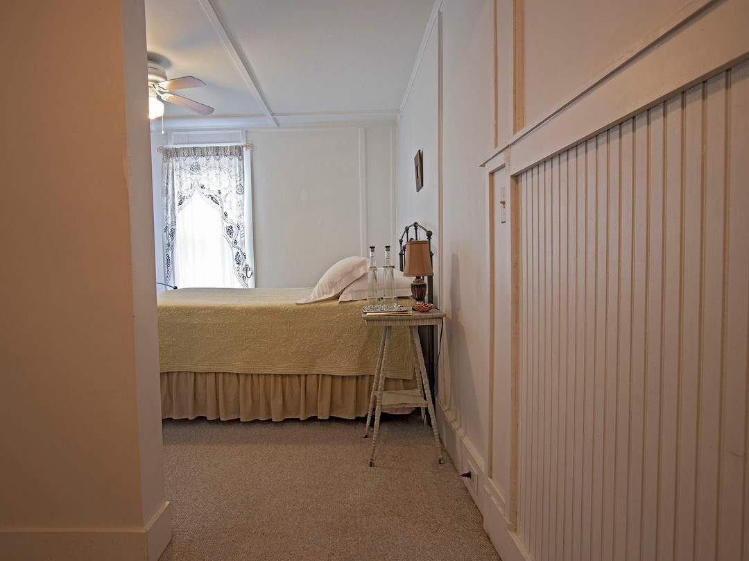 The Woodbine Inn主图