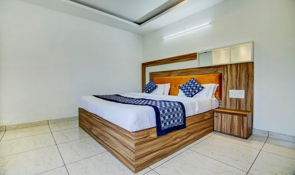 Hotel Whispering Oaks主图