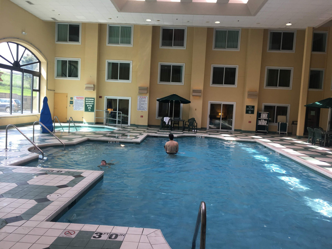 La Quinta Inn & Suites by Wyndham Milwaukee Bayshore Area主图