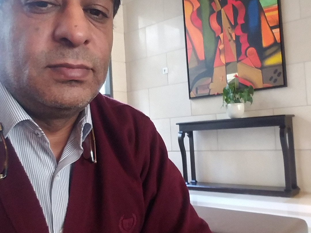 莱克里欧套房酒店主图