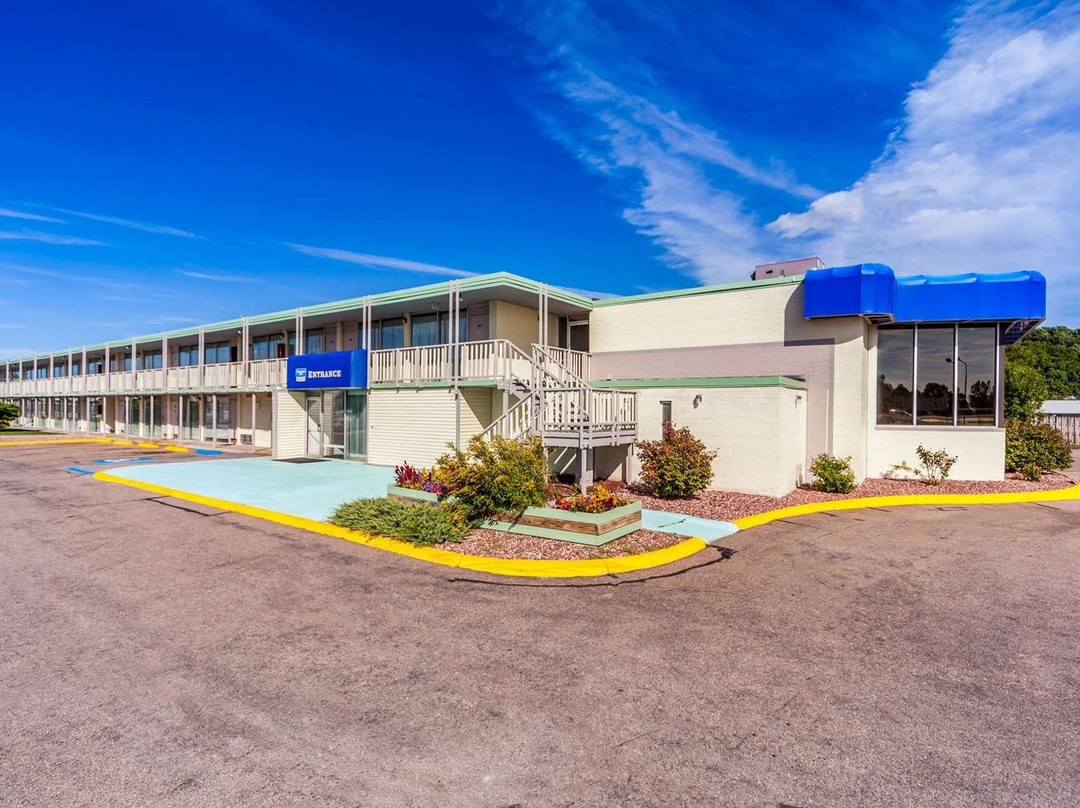 Hospitality Inn & Suites主图