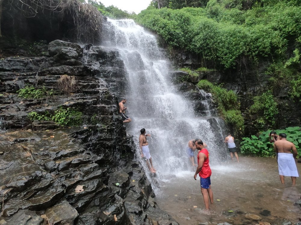 Paloor Kotta Waterfall景点图片