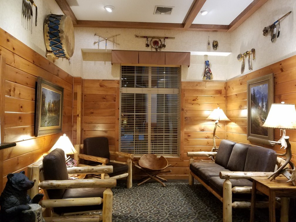 Best Western Plus Crossroads Inn & Suites主图