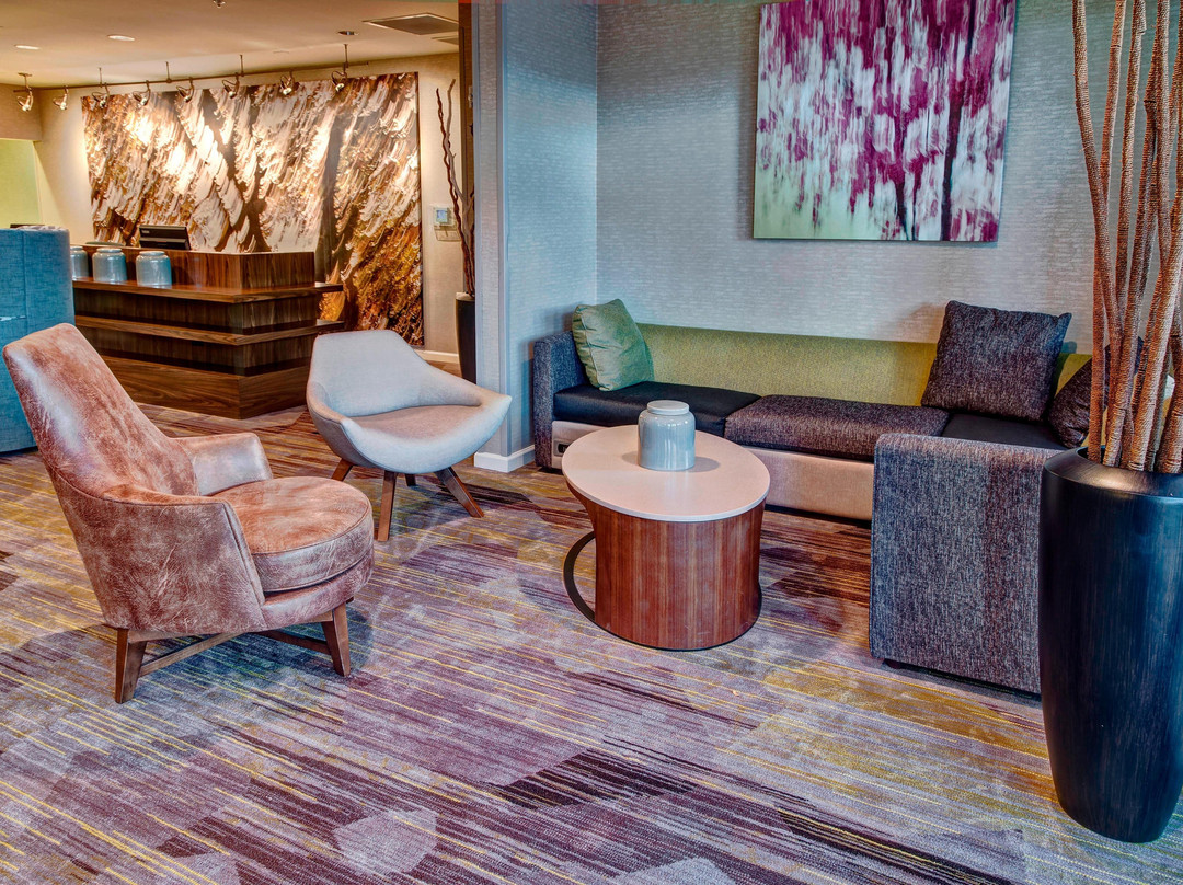 亚历山大万怡酒店主图