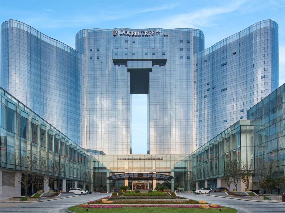 安顺百灵希尔顿逸林酒店主图