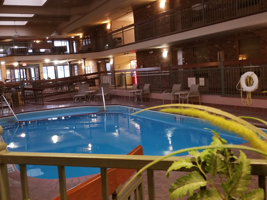 Auburn Place Hotel & Suites主图