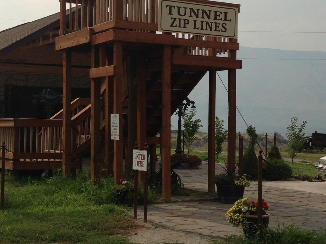 Tunnel Zipline景点图片