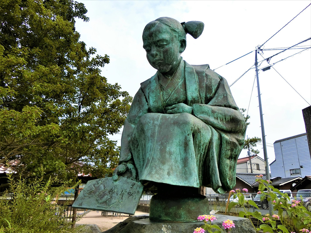 Uchibukinagashi Shibina Statue景点图片