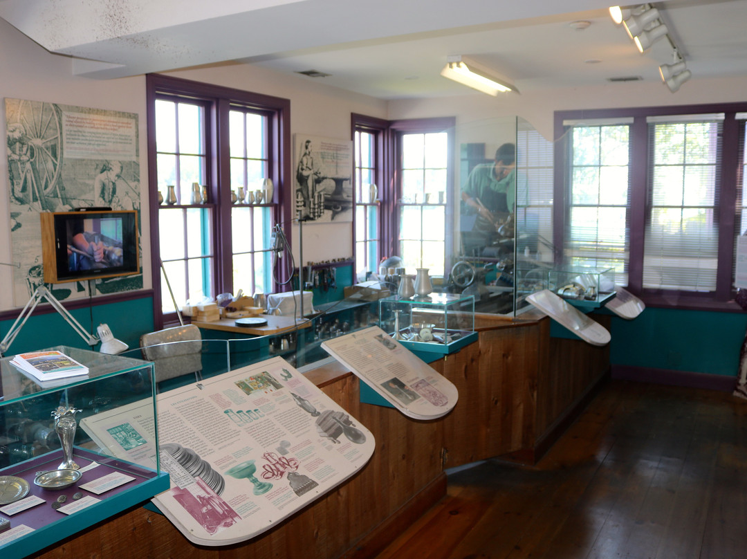 Amos Pewter-Mahone Bay必去景点