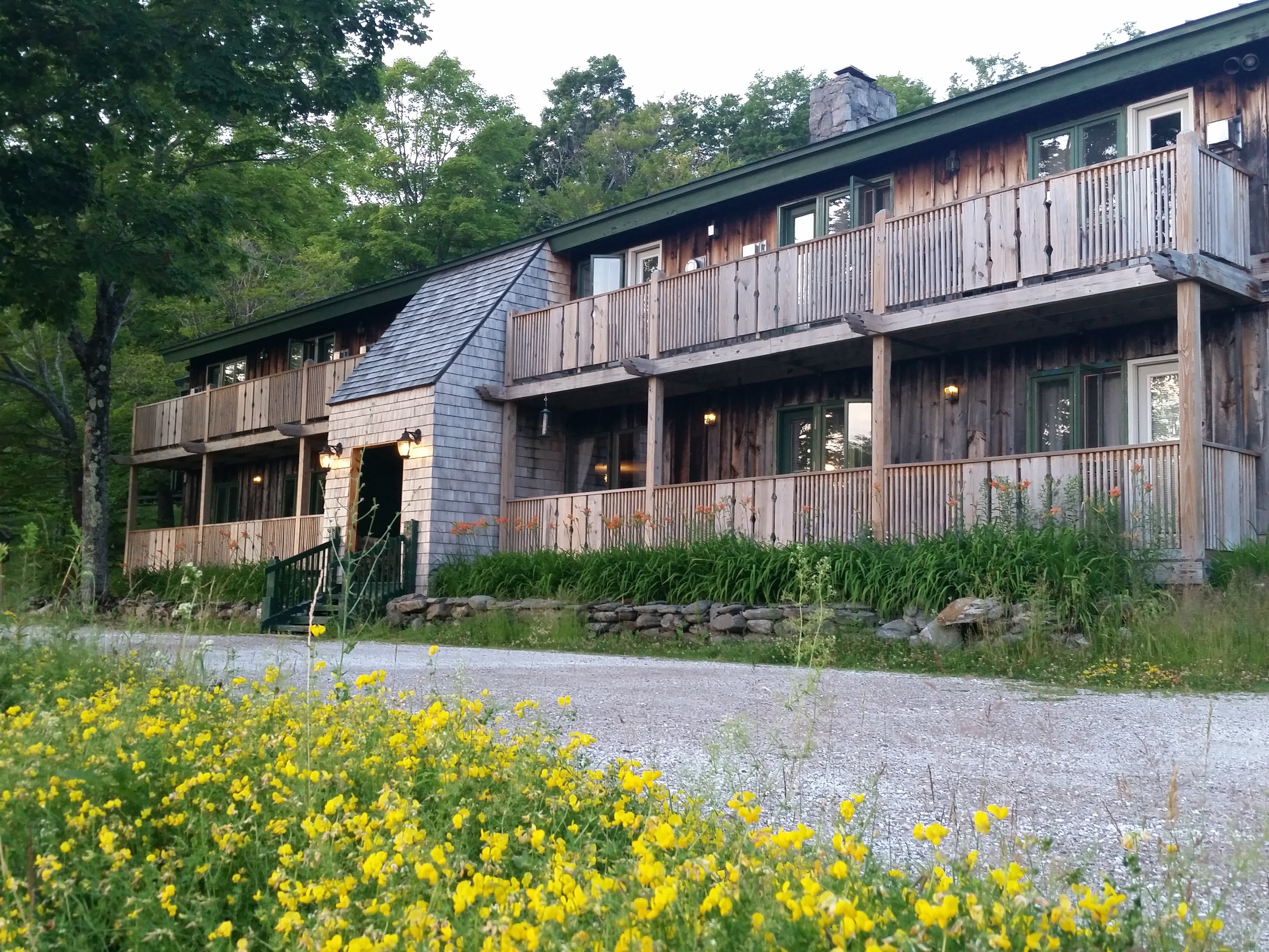 Lotus Mountain Retreat-官方