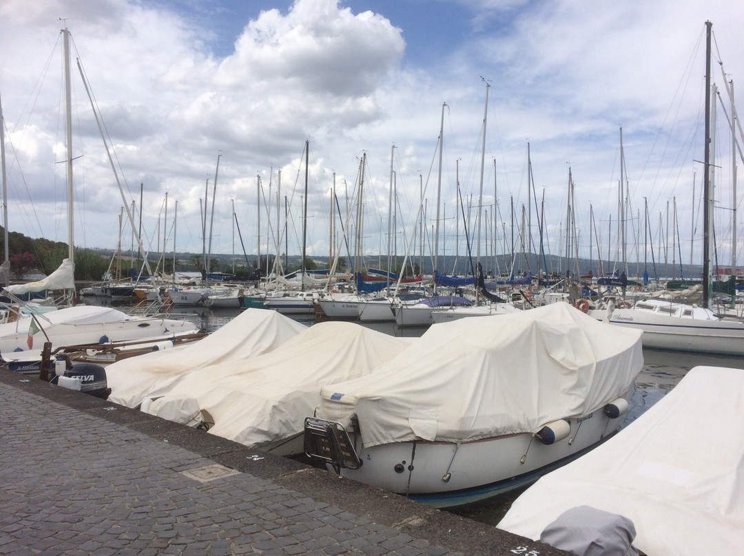 Porto Turistico-Capodimonte必去景点