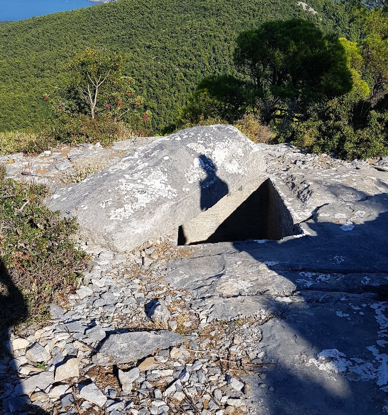 Sendoukia Pirate Graves-斯科派洛斯必去景点