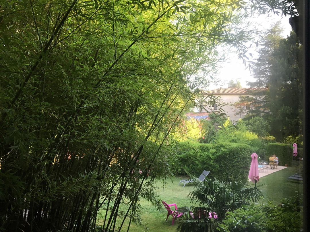 Hotel Les Bellugues主图