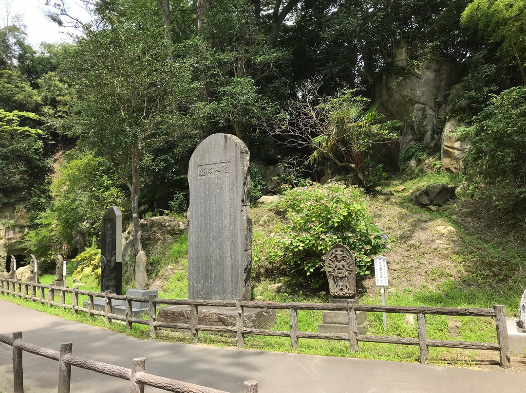 Dokutsu Isekigun