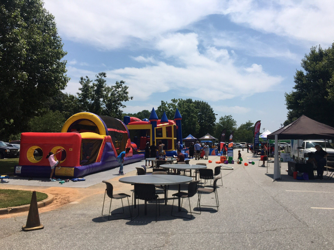 Bogan Park Aquatic Center-比福德必去景点