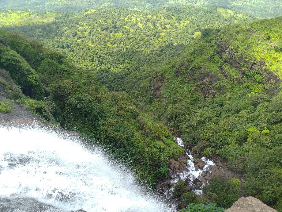 Madhe Ghat Water Fall景点图片