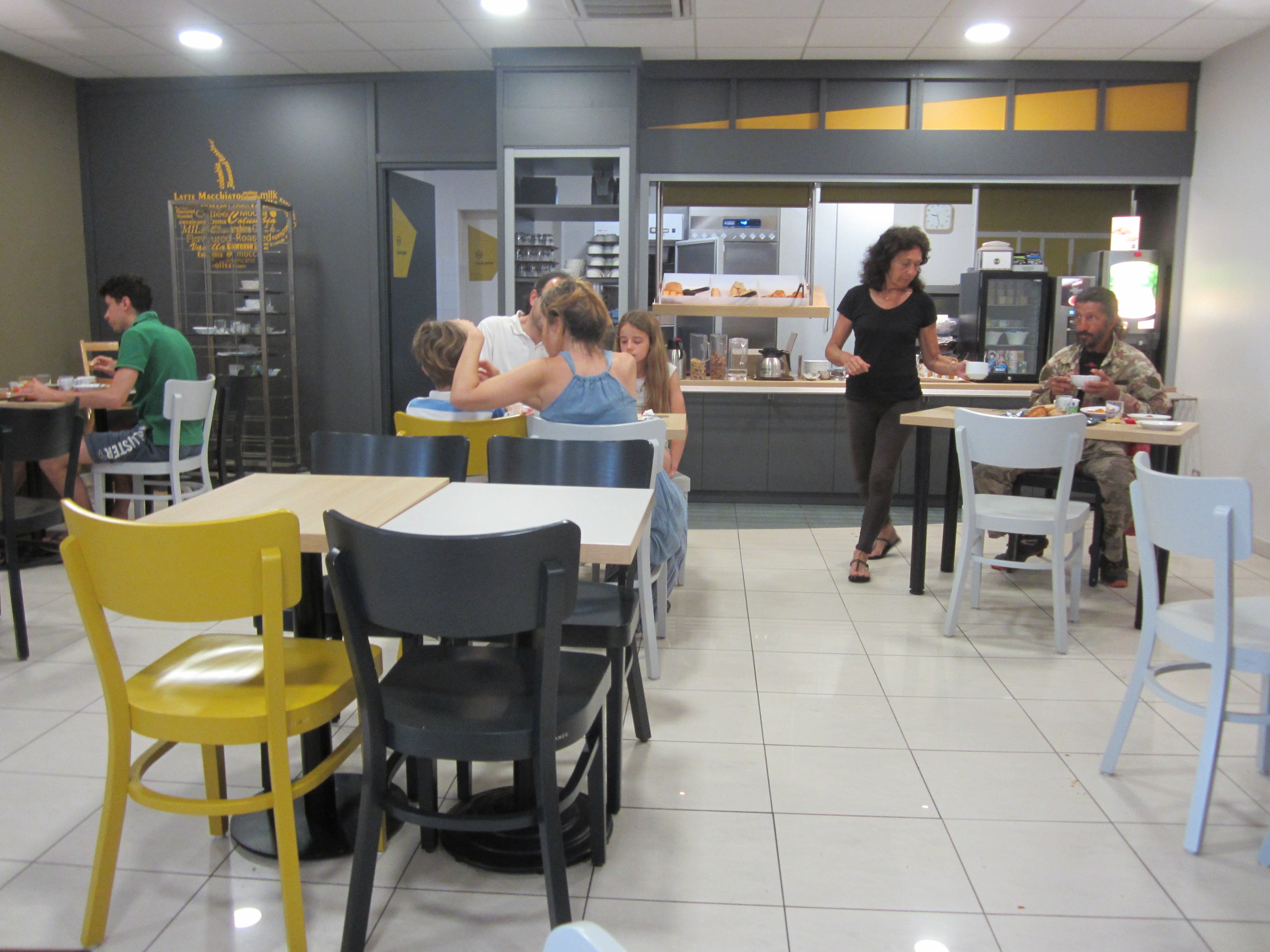 B&B HOTEL Villeneuve-Loubet Village-餐饮