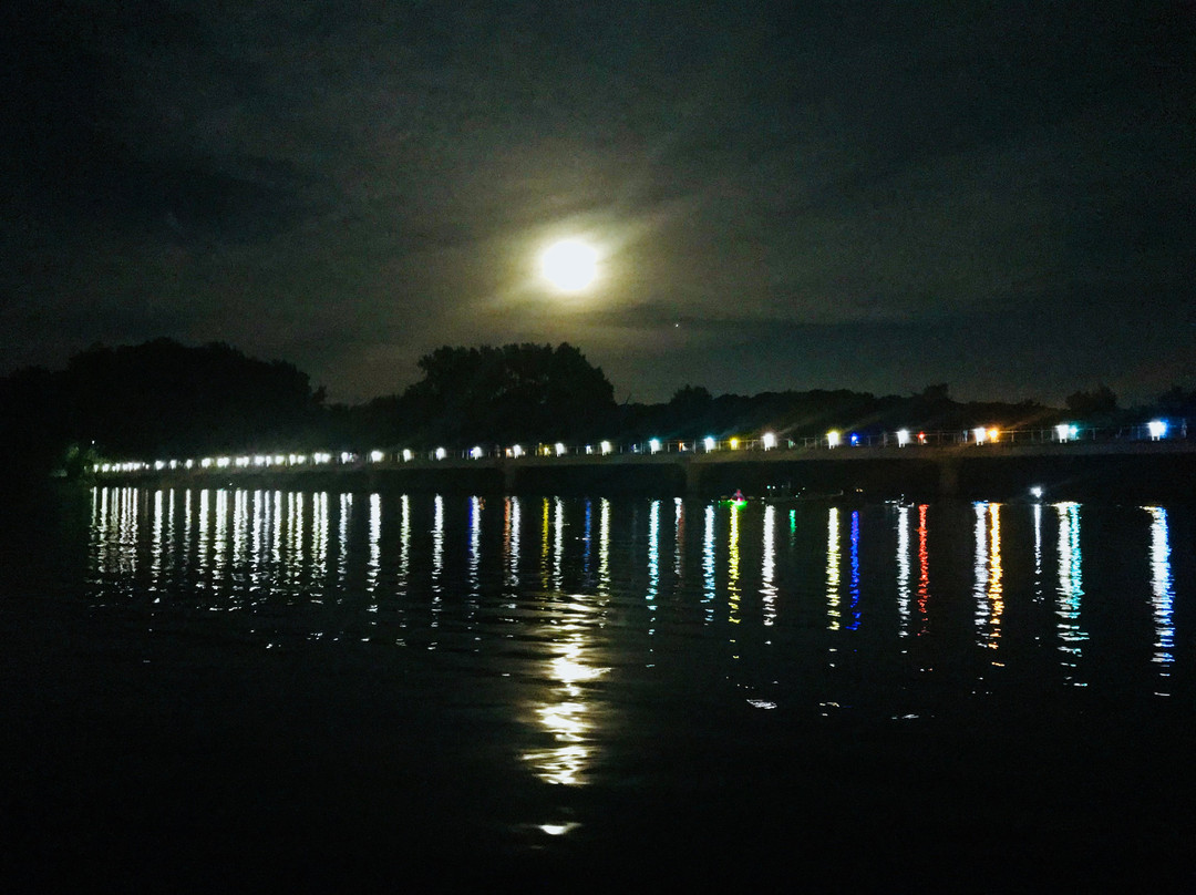 Gray's Lake Park景点图片