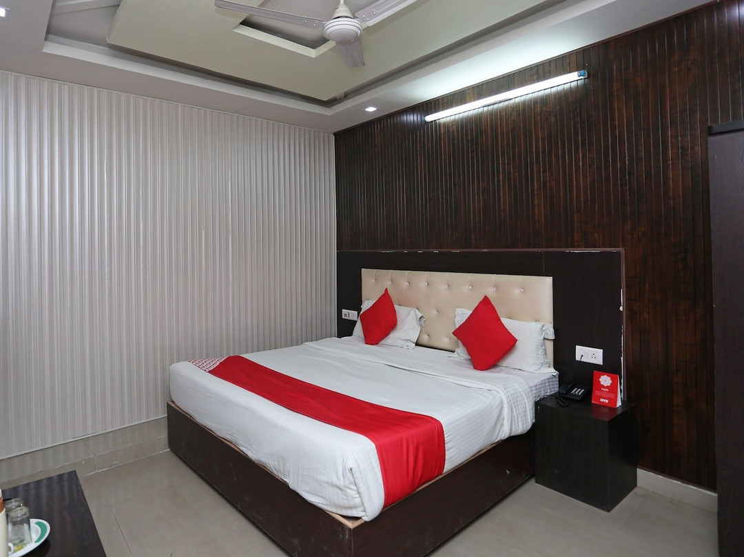 OYO 16391 Mangalam Palace主图