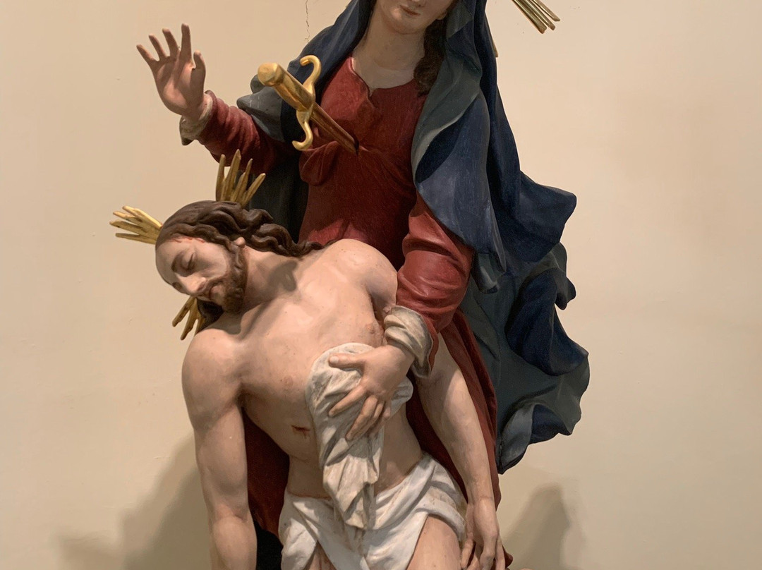 Katholische Pfarrkirche St. Barbara und Agatha-Bad Pirawarth必去景点