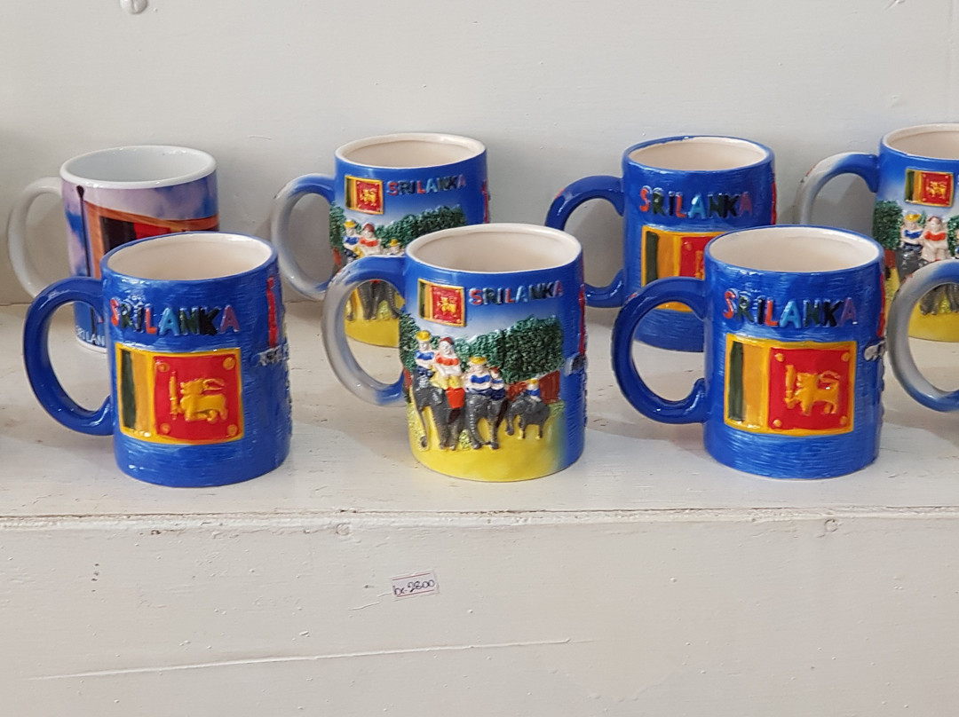 Pinnawala Handicrafts Emporium-品纳维拉必去景点