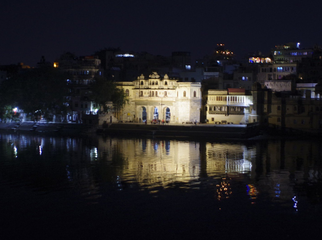 皮丘拉湖酒店主图