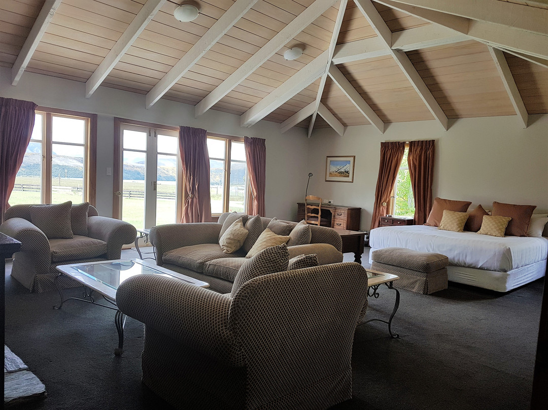 Grasmere High Country Bed & Breakfast Lodge