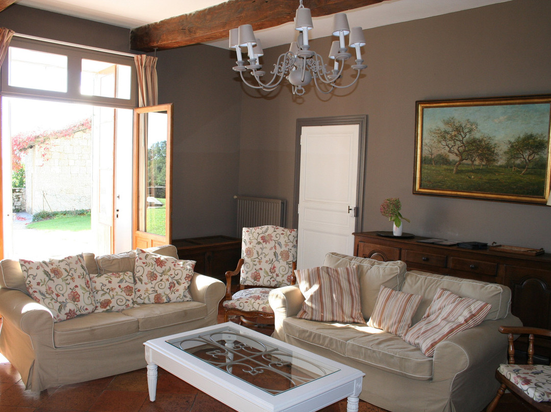 Domaine De Bernou主图