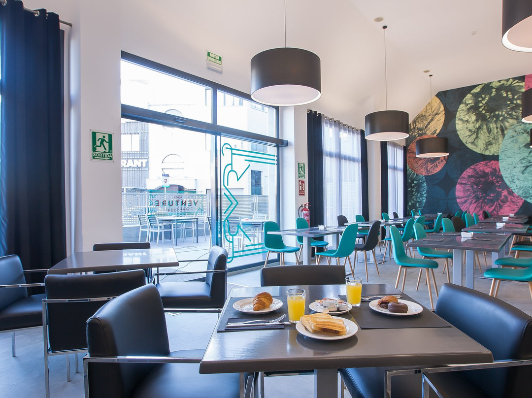 H2圣库加特酒店主图