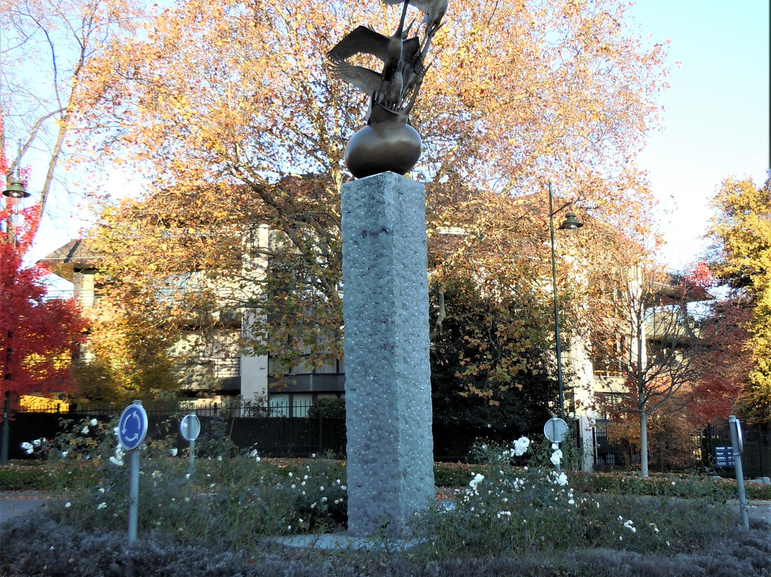 Sculpture "Sous le même ciel"-布鲁塞尔必去景点