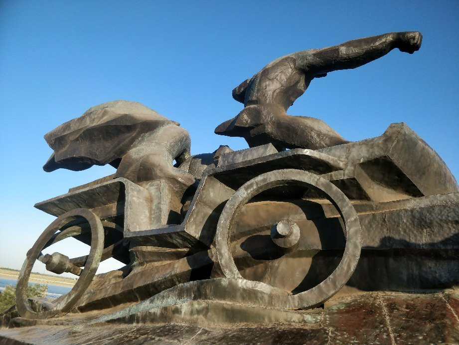 Pamyatnik Tachanka景点图片