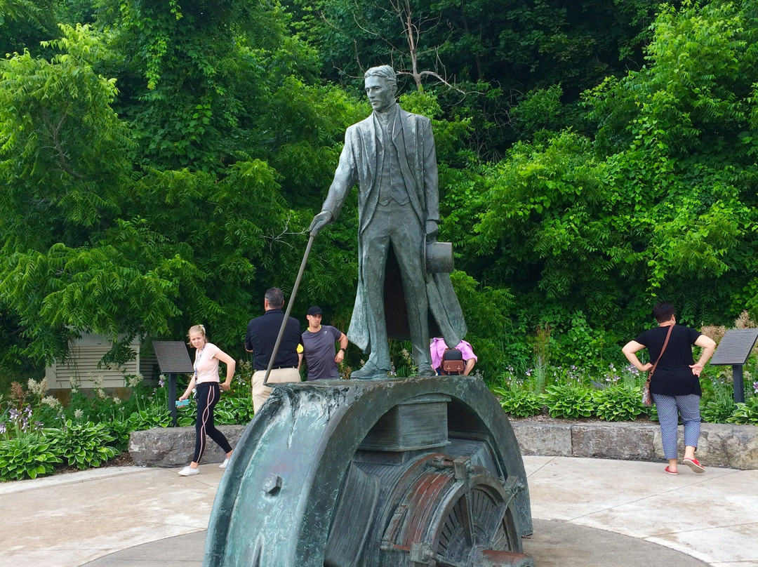 Nikola Tesla Statue景点图片