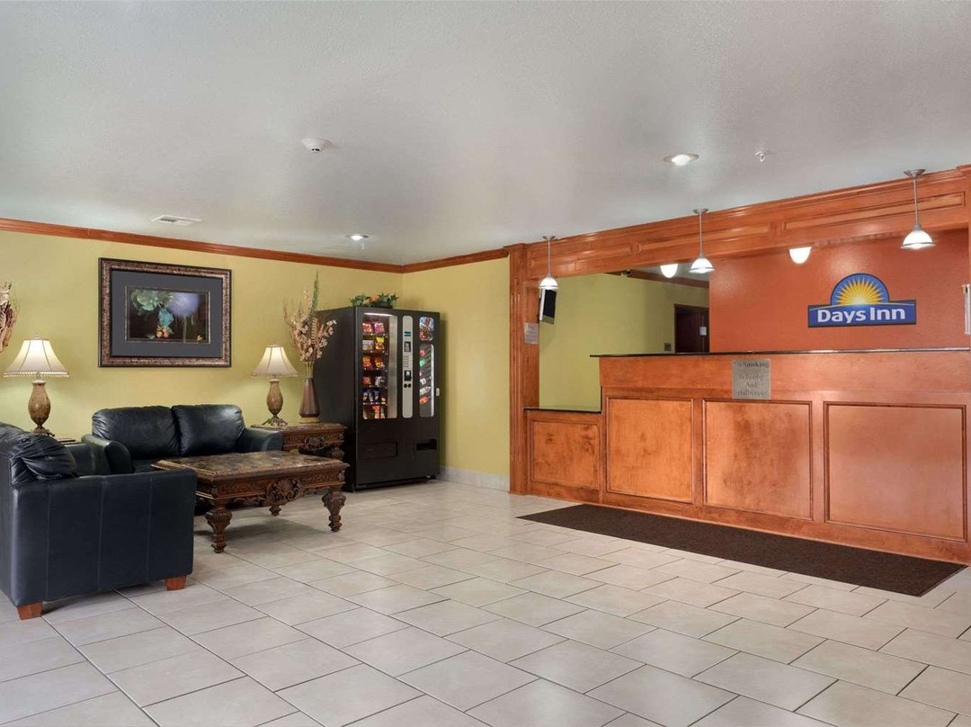 Days Inn by Wyndham Lumberton主图