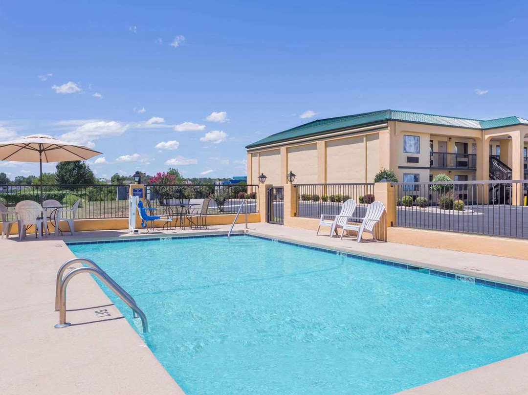 Days Inn by Wyndham Byron主图