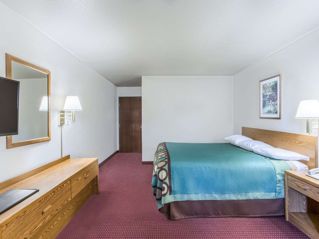 布莱克福特速8酒店主图