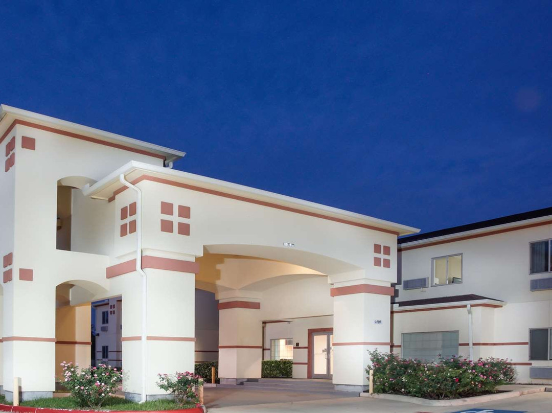 Super 8 by Wyndham Brenham TX主图