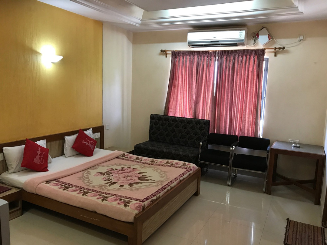 Hotel Rakshit International主图