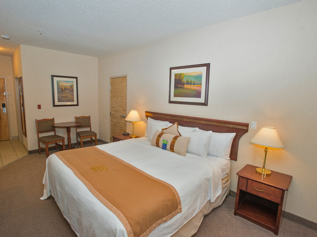 Lakeview Inns & Suites - Chetwynd主图