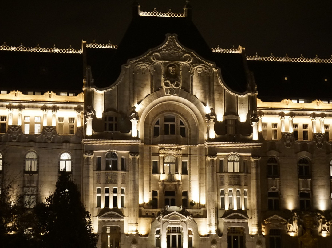 布达佩斯格雷沙姆宫殿四季酒店主图