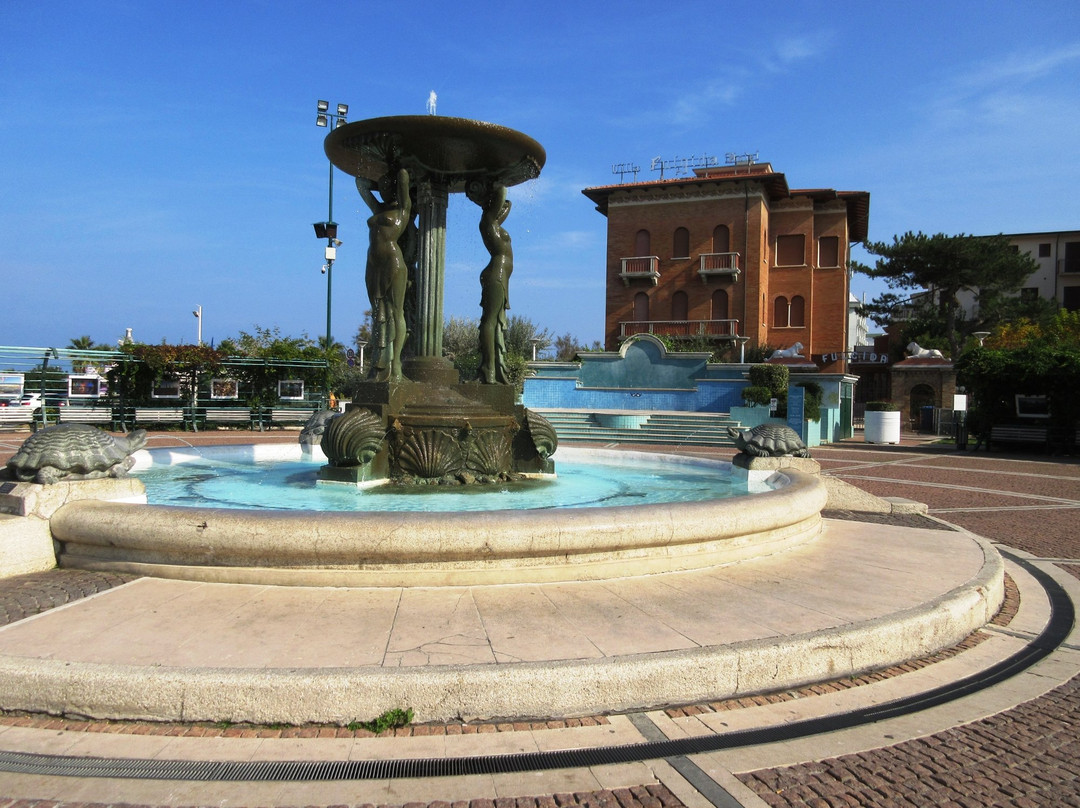 Piazza Primo Maggio o Piazza delle Sirene景点图片