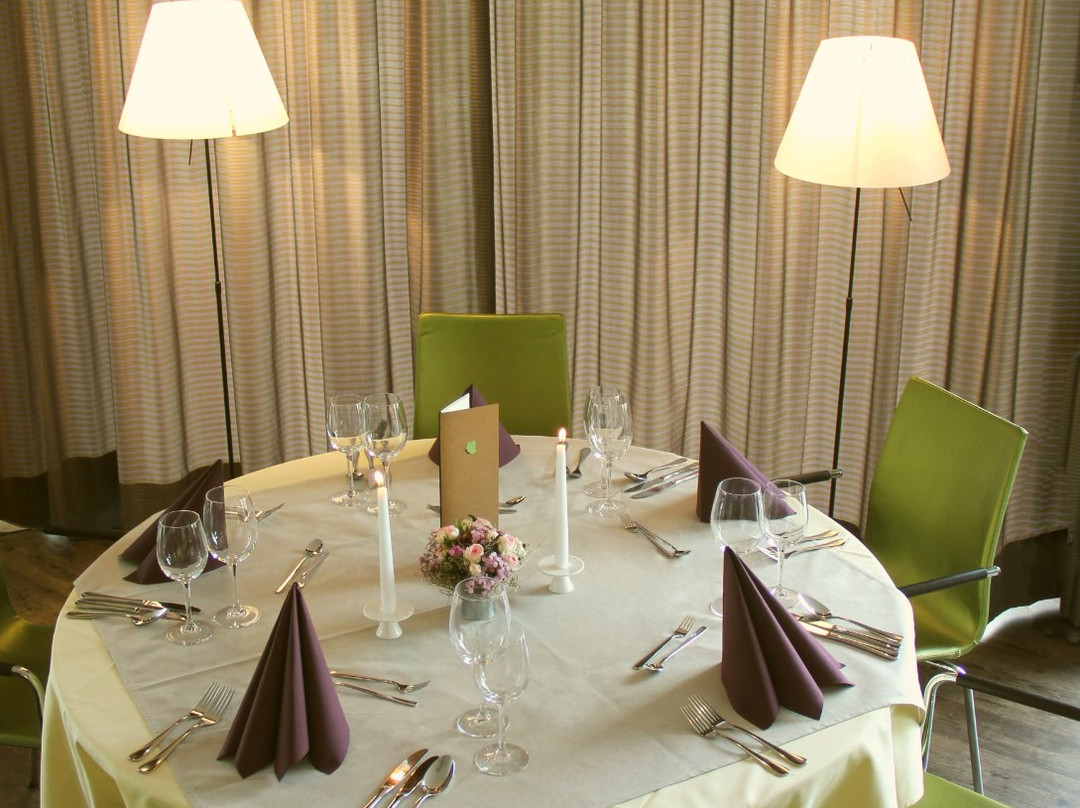 Uttigen餐馆和美食-Restaurant momentino