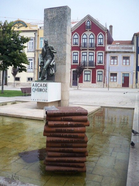Monumento a Eça de Queiroz-波瓦－迪瓦尔津必去景点